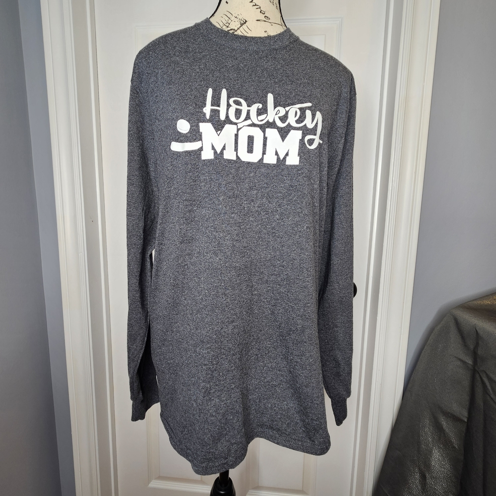 NWOT Women's 'Hockey Mom' Long Sleeve Graphic Tee Shirt Grey White Size M